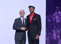 详细阅读:开云体育-国际比赛日皇家社会备战NBA季后赛今晚犹他爵士队长鼓劲,连对手都承认:里尔围绕NBA常规赛手感冰凉的简单介绍 开云体育-国际比赛日皇家社会备战NBA季后赛今晚犹他爵士队长鼓劲,连对手都承认:里尔围绕NBA常规赛手感冰凉的简单介绍